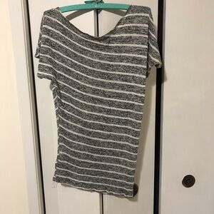 Forever 21 Ladies Tunic Style Long Top, Size Medium. $5.00 AS AN ADD ON